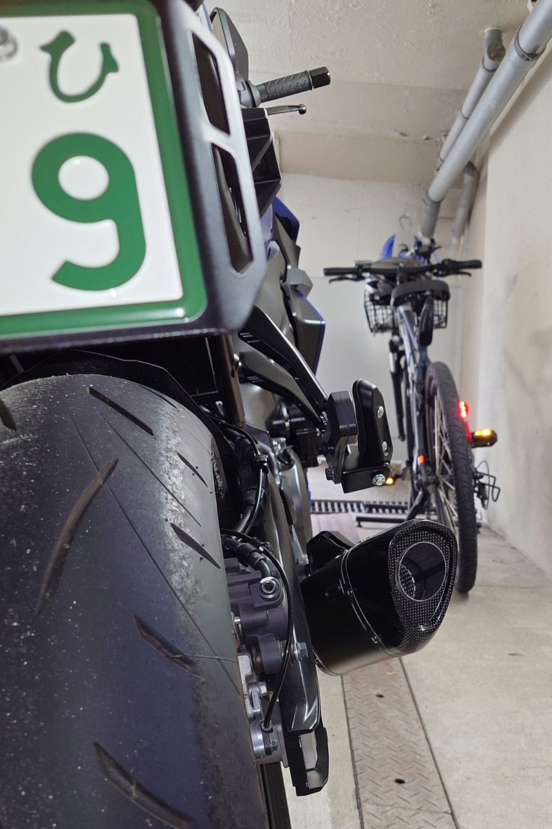 CAROL_S1000GT's tweet photo. イメチェン♪自己満♪

#アクラポビッチ #akrapović #スリップオン #マフラー #サイレンサー #s1000gt https://t.co/HpKQfN0LKc