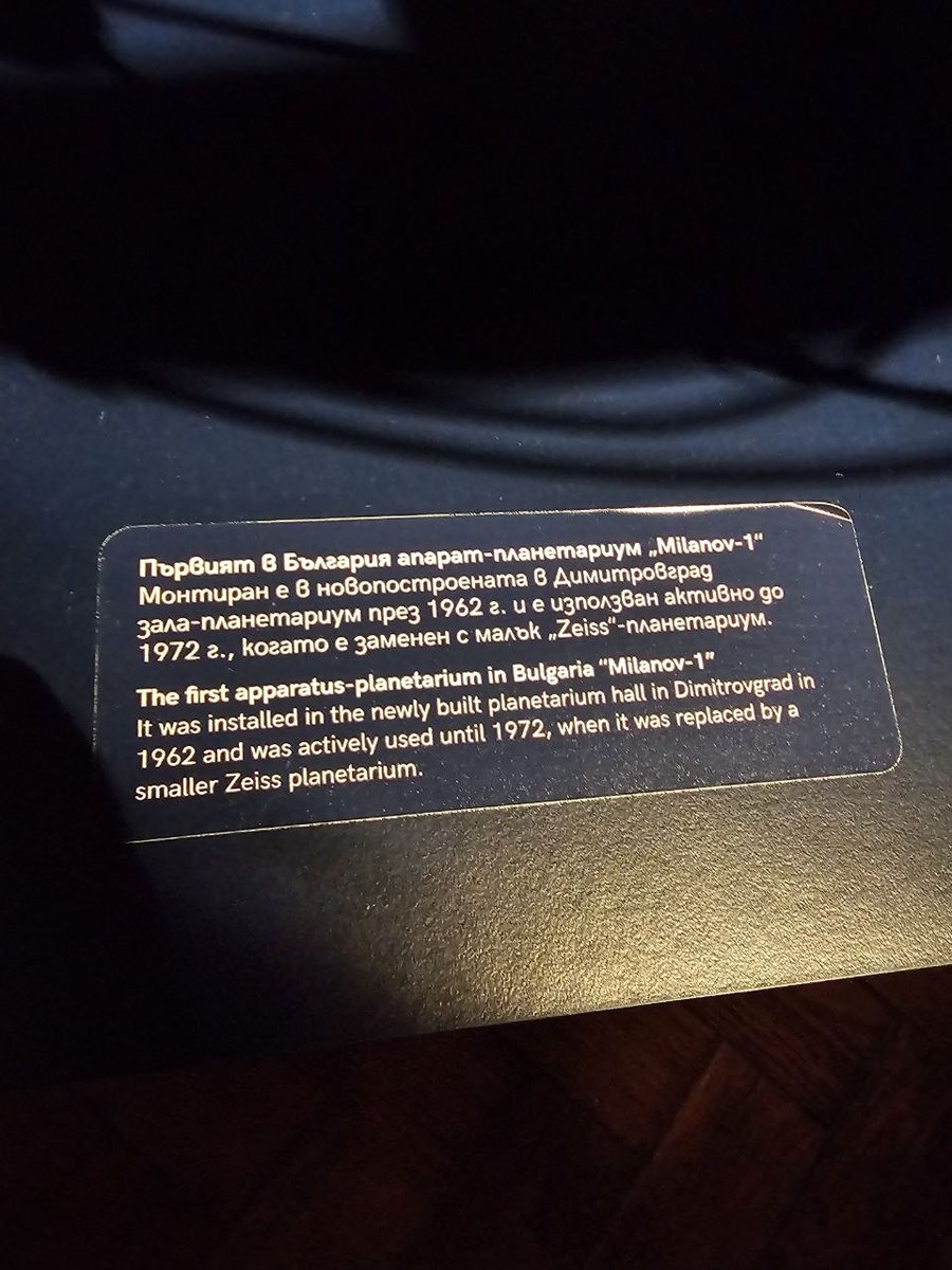 Білий лев tweet media