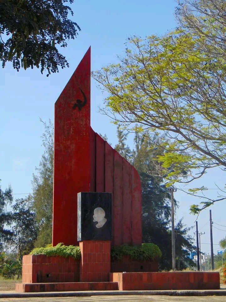 olbaplpg70's tweet photo. Desde la @ULTCuba le rendiremos homenaje al líder del proletariado. Lenin está presente en el campus universitario que lleva su nombre. La comunidad unidad presente el primero de mayo #SomosULT en la #UniversidadCubana https://t.co/MlBix7PXGC