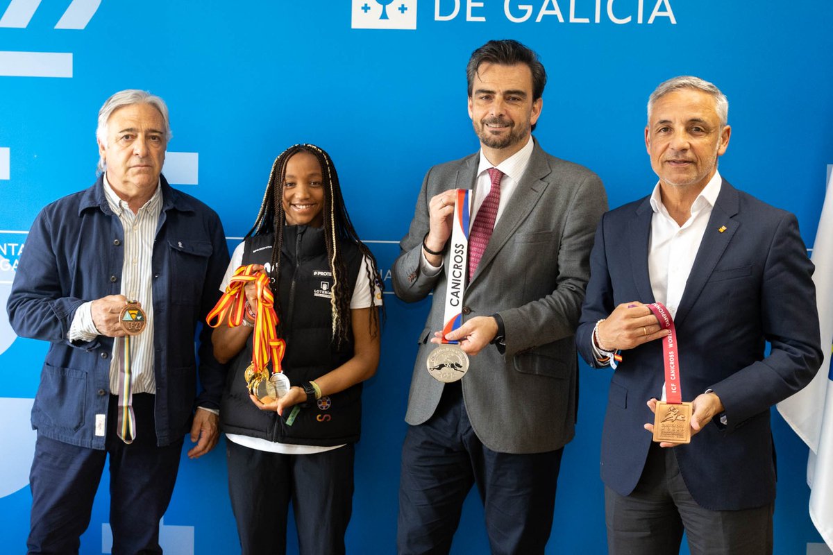 DiegoCalvoPouso's tweet photo. Recibimos hoxe a Valeria Batire Guridi, atleta de Oroso e subcampioa do mundo de canicrós

Foi un orgullo felicitala tamén pola Copa de España e polo seu segundo título de campioa de España nunha disciplina tan esixente

Todo un exemplo #GaliciaCalidade https://t.co/bzSqxSnoi2