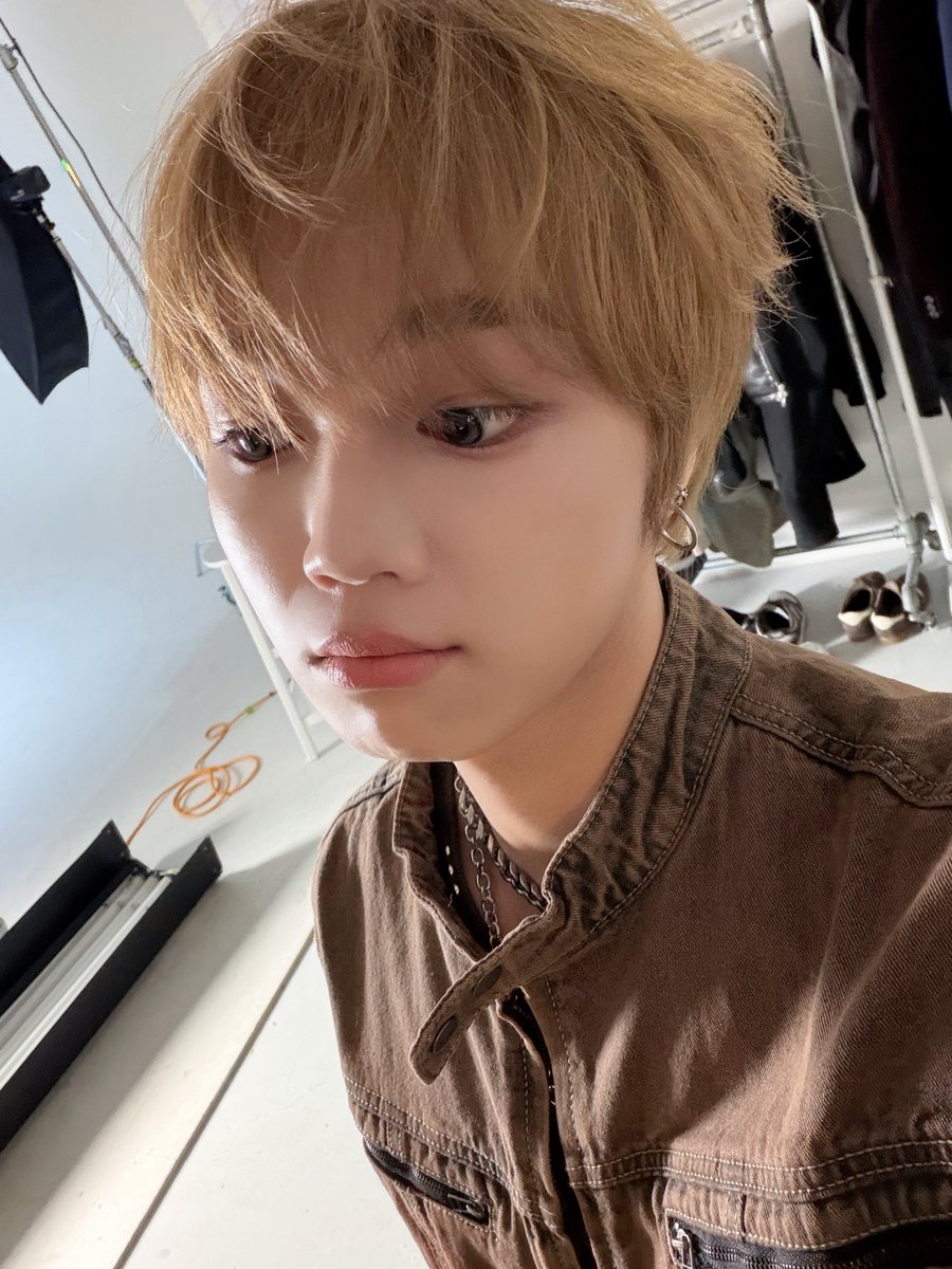 컴백을 해보아요 😚

#은호 #EUNHO