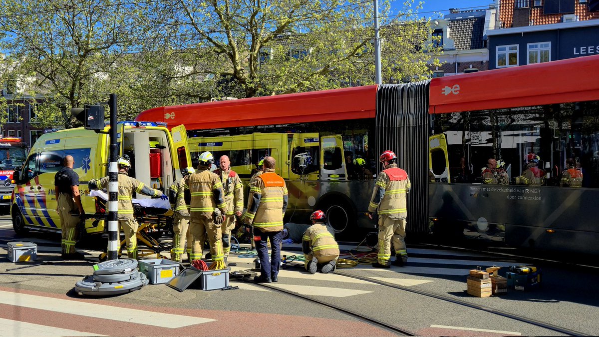 Ernstige aanrijding tussen voetganger en bus