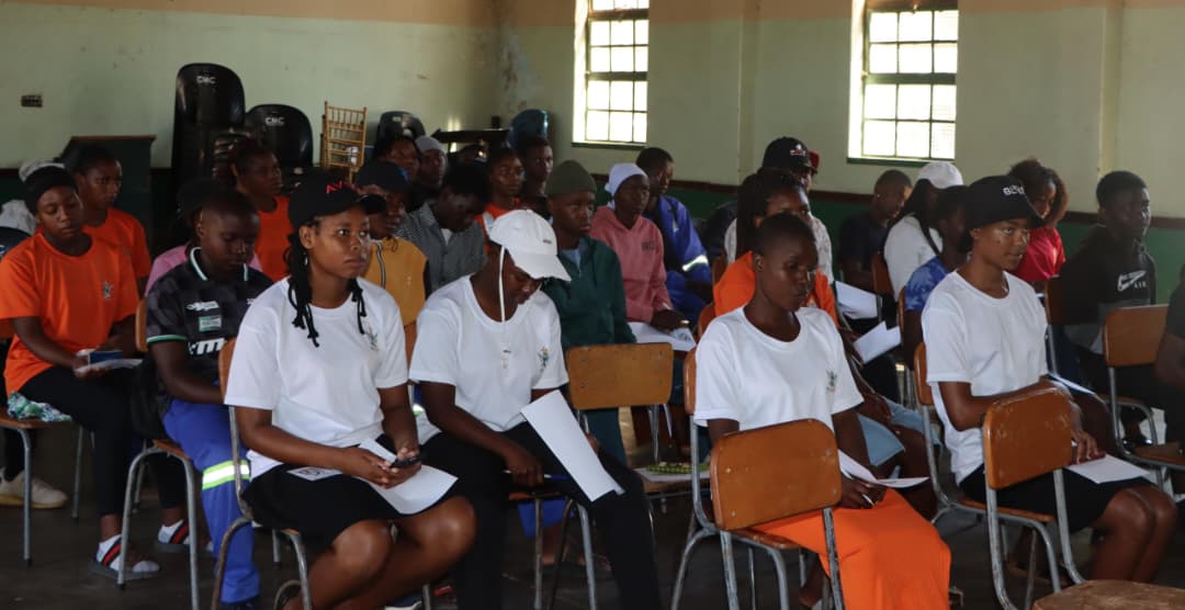 SkillsAuditDvt's tweet image. Scenes from our skills outreach workshop at Sizinda Vocational Training Centre in Bulawayo, where our PS, Ambassador @RudoChitiga urged youths to acquire and utilise technical skills for national development

#entrepreneurship #skillsthatpaythebills #vision2030skills #zitf2026