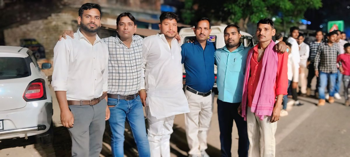 जिला पंचायत क्षेत्र के अंतर्गत ग्राम पंचायत करही शुक्ल सिद्धार्थनगर में ग्राम पंचायत निवासी श्री गंगाराम कन्नोजिया जी के सुपुत्र के शुभ विवाह समारोह (बारात) में सपत्नीक सम्मिलित होकर परिजनों को हार्दिक बधाई एवं शुभकामनाएं दीं।