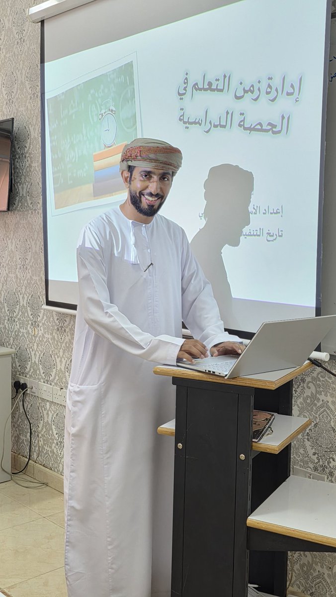 EduGovSsq5405's tweet photo. #تعلم_مستدام

إستمراراً في تفعيل برامج الإنماء المهني ، قدم الأستاذ خالد المزامي معلم اللغة العربية ورقة عمل إستهدف فيها الكادر الإداري و التعليمي بعنوان "إدارة زمن التعلم في الحصة الدراسية" تخللها نقاش مثري ونشاط تعليمي بحضور مدير المدرسة الاستاذ مسلم المزامي . https://t.co/CqvxpzZ9Vs