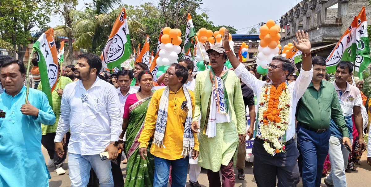 #নির্বাচনী_শেষ_প্রচার
   আমাদের ঝাড়গ্রাম বিধানসভার দলীয় প্রার্থী মঙ্গল সরেন মহোদয়ের সমর্থনে,ঝাড়গ্রাম ব্লকের অন্তর্গত মানিকপাড়া অঞ্চল তৃণমূল কংগ্রেস(মূল সংগঠন,যুব,মহিলা,শ্রমিক) এর আয়োজনে,মানুষজনেদের সঙ্গে নিয়ে শেষ মুহূর্তের প্রচার মিছিল।।
    জিতবে ঝাড়গ্রাম,জিতবে বাংলা ✊🏼