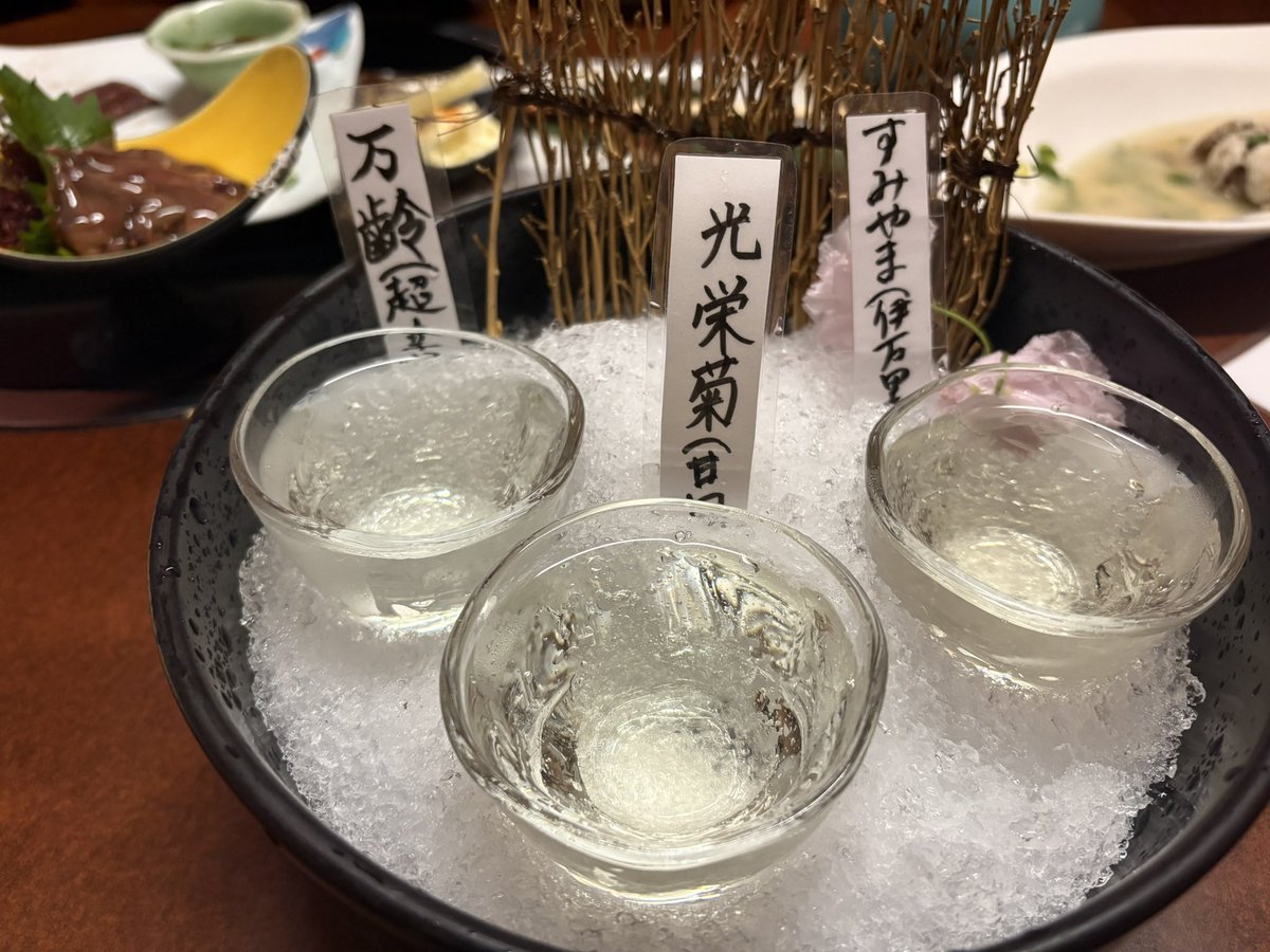 okappanda3025's tweet photo. 伊万里の夜。居酒屋で地酒の飲み比べ。
呼子のイカ🦑、売り切れ。
食べたかったな。 https://t.co/rqzBuQ0x0E