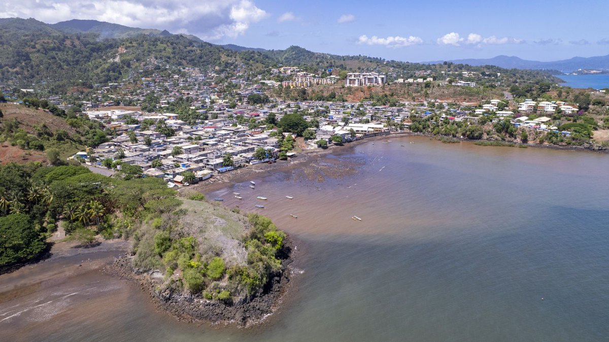 linfokwezi's tweet image. Gestion publique à Mayotte : des contrôles renforcés et une vigilance accrue en 2025.
👉 Lire l'article complet ici : linfokwezi.fr/des-controles-…

#Mayotte #CRC #FinancesPubliques #Transparence #GestionPublique #Contrôle #Budget #Administration #Actualités #Politique