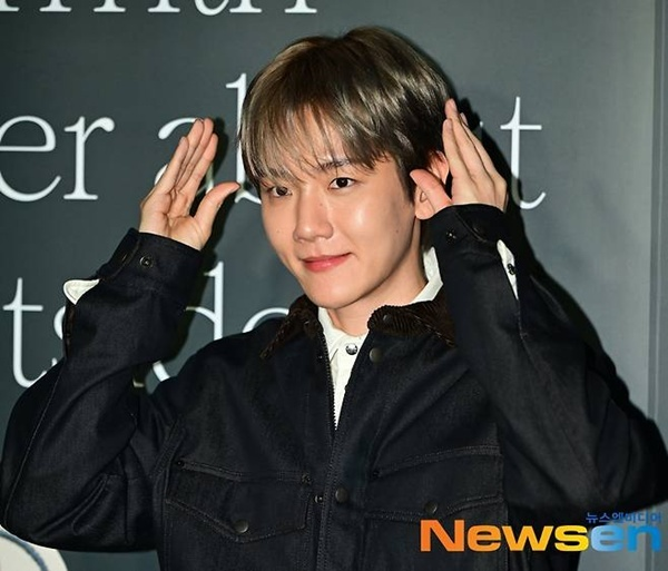 KoreanUpdates's tweet image. Galaxy Corporation denied the rumors regarding exclusive contract with #Baekhyun. Earlier a report suggeting there's a high possibility thae Baekhyun would move the Galaxy Corp.

m.entertain.naver.com/now/article/60…
#KoreanUpdates VF