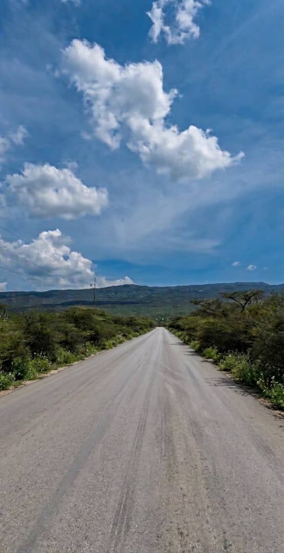MarioBuffone70's tweet photo. CARRETERA LA CRUZ DE TARATARA - SAN LUIS - CABURE - PUEBLO NUEVO. #LaCruz #SanLuis #Cabure #PuebloNuevo #Falcon. Fue mejorada y pavimentada entre el 15/5/1964 y 1966, durante el quinquenio de presidente Raúl Leoni. Tiene una longitud aproximada de 43 kms. #ObrasDeLaDemocracia https://t.co/SgxxxoKvxb