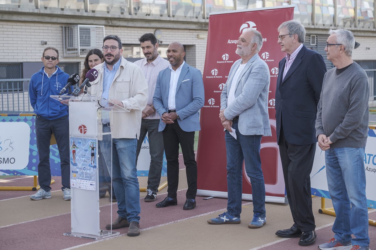 AytoAzuqueca's tweet photo. 🔝👏 La Media Maratón #Azuqueca Chemo-Liconsa vuelve a batir el récord de participantes antes del cierre del plazo de inscripción 🏃‍♀️🏃‍♂️ Ya suma más de 1.250 dorsales y se admiten más atletas hasta las 21 horas del 8 de mayo o llegar a 1.500 ➡️ https://t.co/tOxiugh2Vj https://t.co/uTdjiENHp9