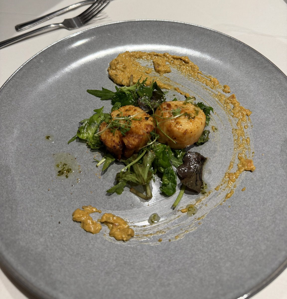 eastindiacafe's tweet image. Begin your dining by indulging in our Tandoori Spiced Scallops.

Scottish scallops marinated in aromatic tandoori spices, paired with brown crab sauce &amp;amp; peppery rocket - a bold, refined start to your Raj-inspired dining experience. #FineDining #CheltenhamEats