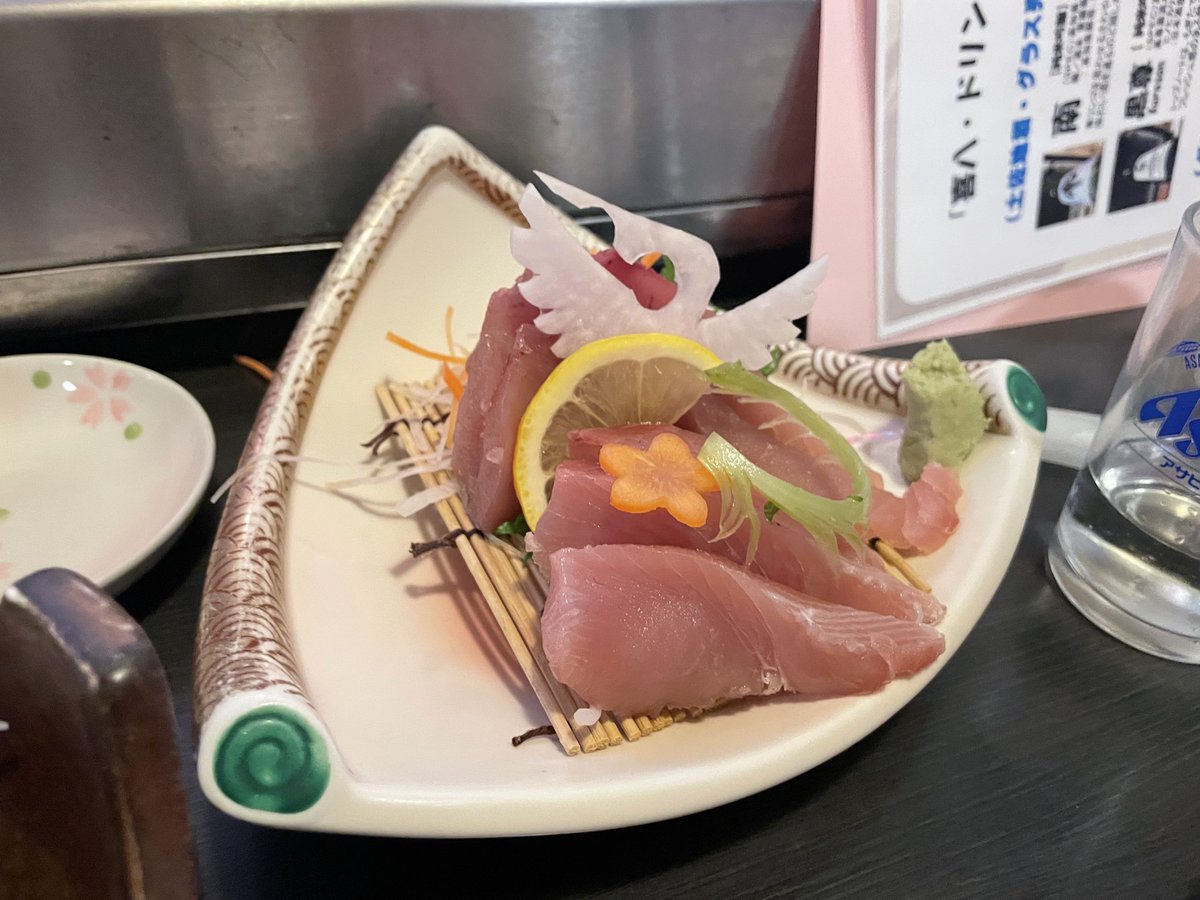 なうしか tweet media