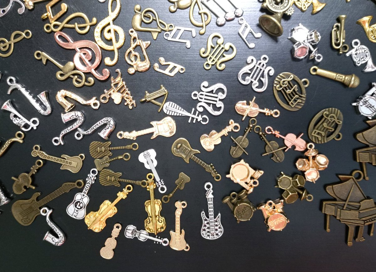 楽器や音符のチャームが増えました！
100円・150円を同じ棚に移動してます！フレームの楽器などもあります！
こちらは本店にて販売中！
 #abc500en #ハンドメイド
 #チャーム #楽器  #音符
 #音楽