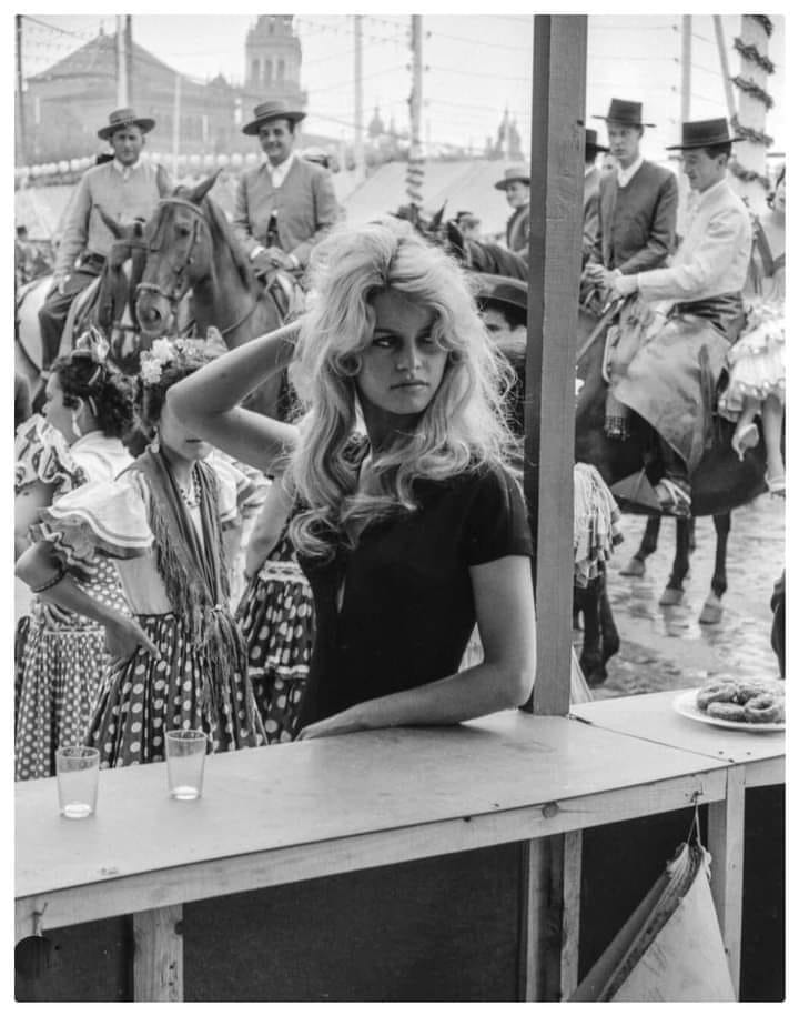 𝔸𝕝𝕖𝕩𝕨𝕚𝕟𝕘 tweet media