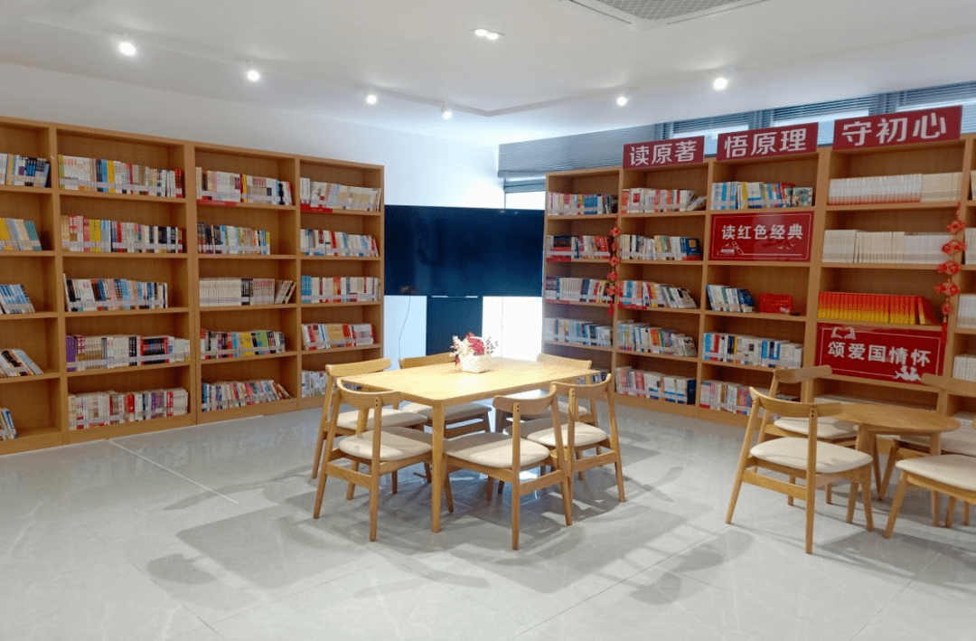 Furkan1546438's tweet image. Spent the weekend sorting books for a community library—met amazing book lovers, filled 12 boxes for kids’ reading corners. Small acts, big smiles!  #VolunteerJoy #BookLove