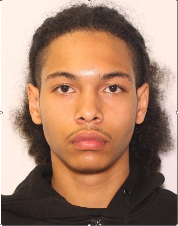 #CriticalMissing: 19 Year old Carlito Scott (5'6" 135 lbs) Last seen in the area of Insley Way in Parkville on 4/22/26, at 0300 hrs. Last seen wearing a black hooded sweater and pants. May be suffering a mental crisis. If located please call 911 or 410 887 5310 #BCoPD