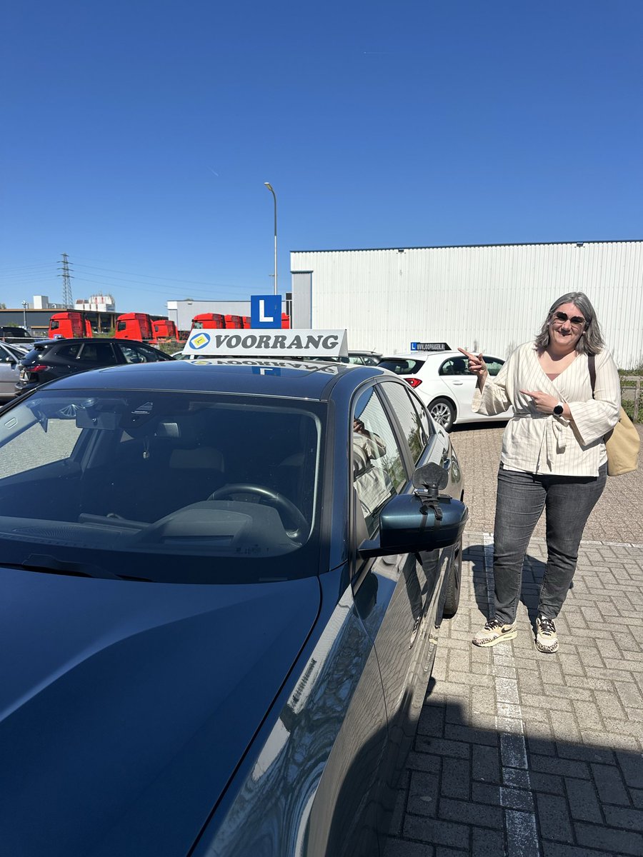 voorrang's tweet photo. GESLAAGD:

Beste Janine Telnekes,
Van harte gefeliciteerd met het behalen van je auto B-rijbewijs (1e keer).
We wensen je er veel plezierige en veilige kilometers toe!!!!!

Met vriendelijke groet,
Rijschool Voorrang 
06-53486956 https://t.co/N2Ei6UKeoZ