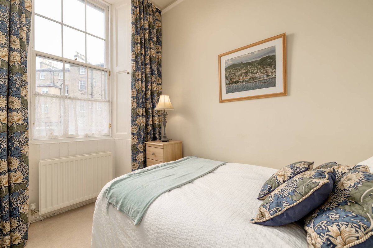 📍 Belgrave Crescent, West End, Edinburgh, EH4 3AQ

Offers over £500,000

▫ 2 Bedrooms
▫ 1 Reception room
▫ Kitchen
▫ Bathroom 
▫ Access to private gardens for small annual fee

Charming two-bedroom ground floor flat within walking distance to the city centre.