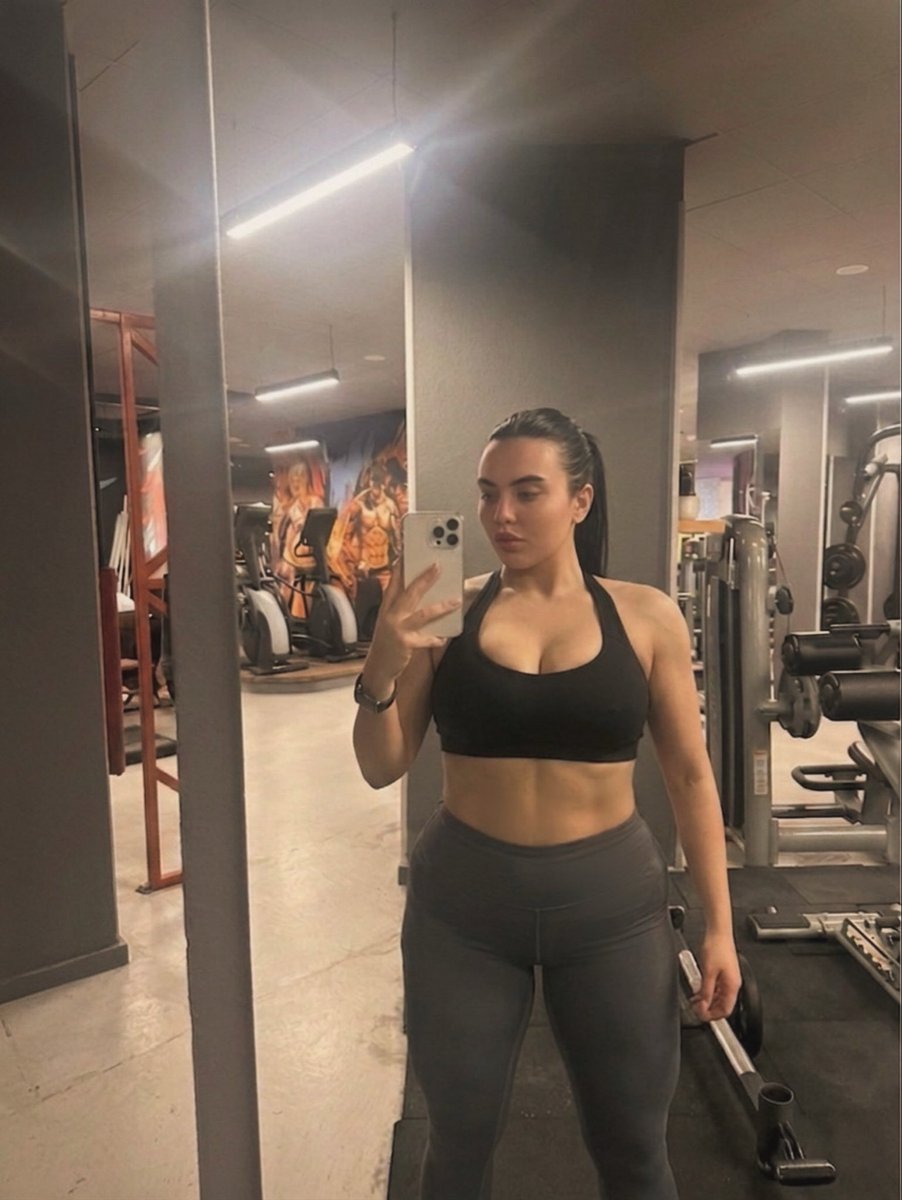 nazlicanakbaba's tweet image. It wasn’t paradise but is was home 🫶🏾 yani diyorum ki ne kadar yorulsam da canım acısa da burası ev💖🏋🏼‍♀️💪🏾🤸🏼‍♀️ #gymlife