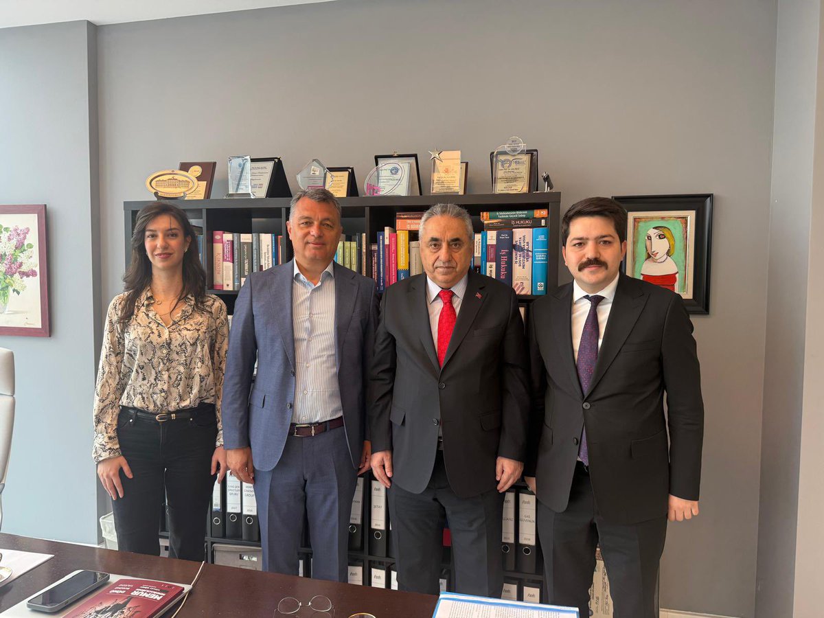 📌 MEMUR VE MEMUR EMEKLİLERİMİZİ İLGİLENDİREN İLAVE EK ÖDEMENİN EMEKLİ MAAŞINA YANSITILMASI MÜCADELEMİZİ ANAYASA MAHKEMESİNE TAŞIDIK

📌 Genel Başkanımız Türkeş Güney, Genel Başkan Yardımcılarımız Tarkan Ömer Bankur ve Mustafa Demirhan, Hukuk Birimimiz, süreçte fikrini ve