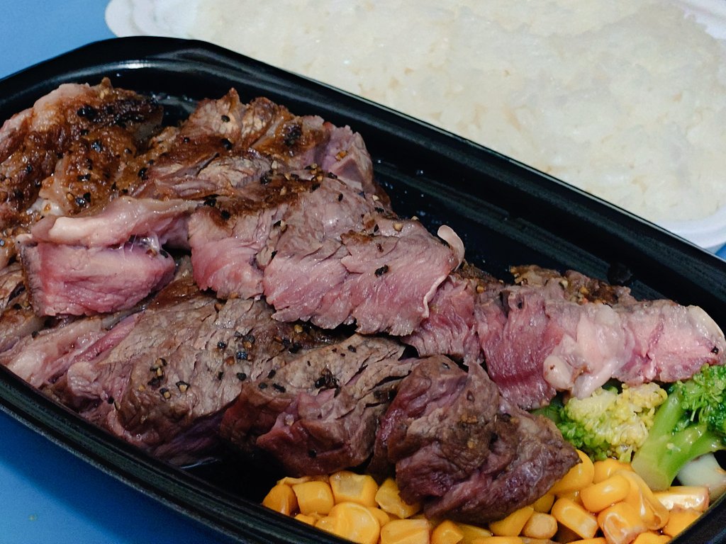 birrybom's tweet image. 今週はバタバタしそうなので、ここらで一発、カツ入れときます！（カツじゃないけど🤭）
お腹の調子も胃薬飲みながらとはいえ落ち着いてきたので、
#ビーフインパクト さんの肉です！気合い入れます🤤

#steak 
#頑張るメシ 
#晩ごはん
#飯テロ