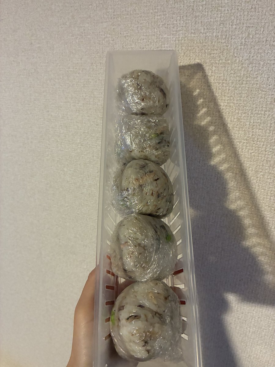 モ ナ カ 。 tweet media