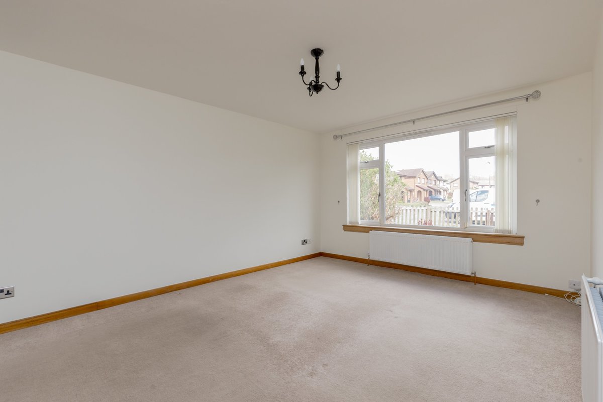 📍 Candlemaker's Park, Gilmerton, Edinburgh, EH17 8TL 

Offers over £275,000

▫ 2 Bedrooms
▫ 1 Reception room
▫ Kitchen
▫ Conservatory
▫ Shower room 
▫ Driveway and garage
▫ Front and rear gardens

Well presented and spacious two-bedroom detached bungalow.