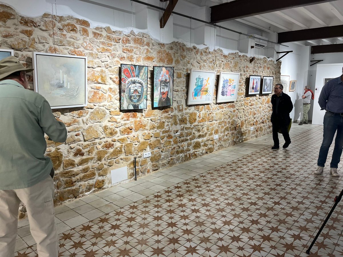 Balearia's tweet photo. 🎨 Últims dies per visitar ‘Els Somnis dels Baleàrics'

Encara esteu a temps de descobrir aquesta exposició col·lectiva que explora el món dels somnis com a espai de creació sense límits, amb obres de 16 artistes ✨

📍 Sala ‘El Taller Turia’ (Els Magazinos)
📆 Fins al 31 de maig https://t.co/ip77MyG0Od