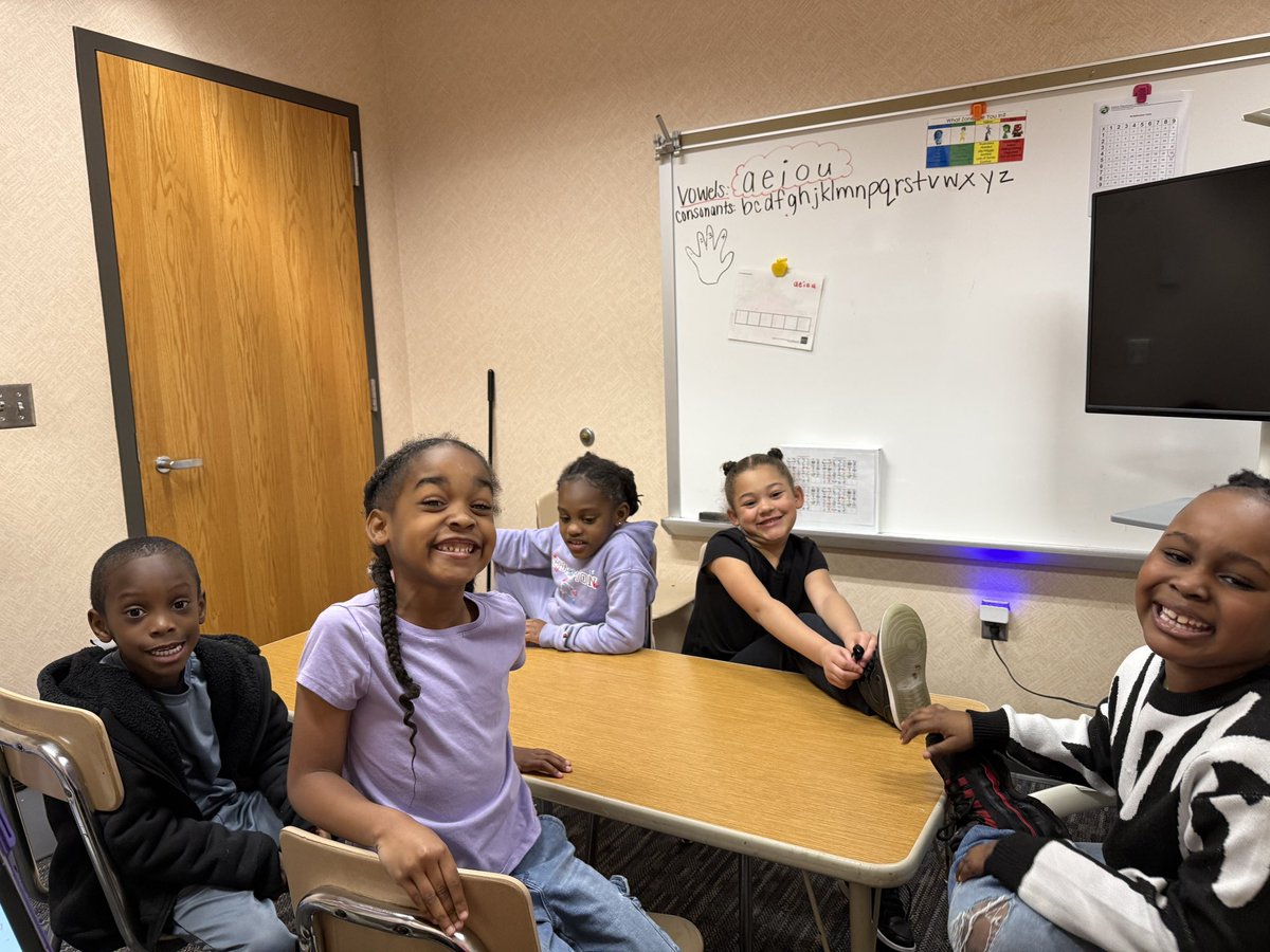 MrsWey10's tweet image. Have you met a cuter bunch of kinder friends? @NorthWayneElem @mrs_nohren 🫶🏼🩵🐾 The sweetest panthers! #WeAreWayne