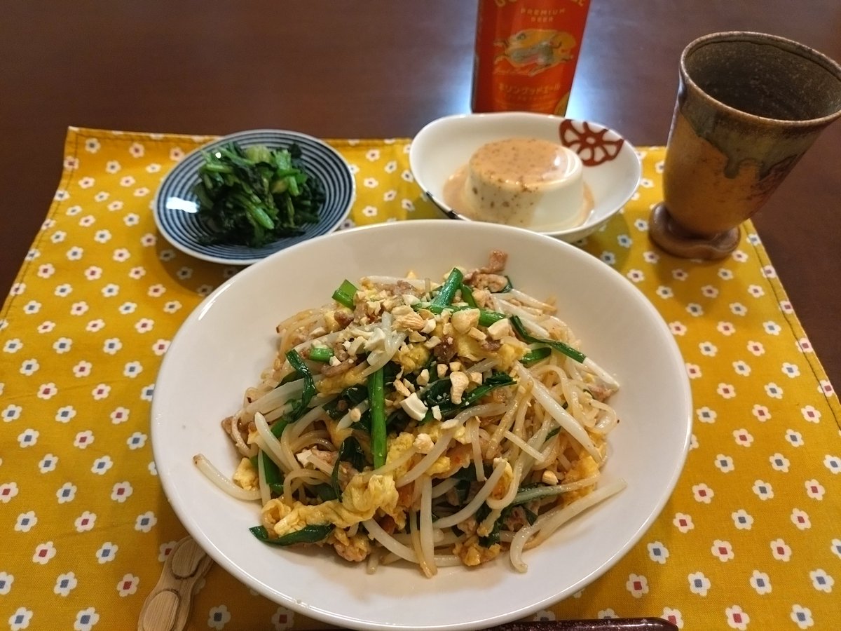 yutatsu2_5's tweet photo. 暖かい日が多くなってきました。薄着でも大丈夫な日もありますね。
最近はこんなご飯
唐揚げとさつまいもハニーバター
ビーフフォー
パッタイ
アジア飯が続いてます😀
#お腹ペコリン部 #おうちごはん https://t.co/pQS40fJoKR
