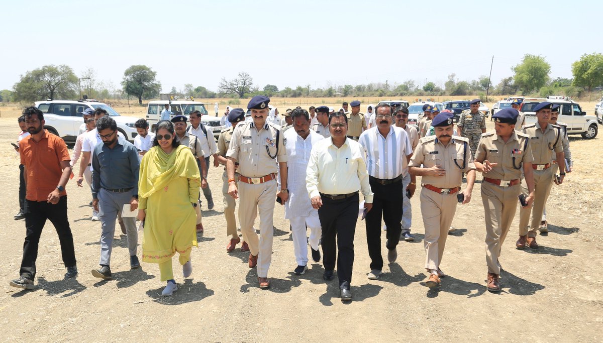 sagarcomisioner's tweet image. ➡️ मुख्यमंत्री डॉ मोहन यादव के गुरुवार को प्रस्तावित नरयावली के कार्यक्रम स्थल का कमिश्नर श्री अनिल सुचारी, पुलिस महानिरीक्षक श्री मिथिलेश शुक्ला ने कलेक्टर श्रीमती प्रतिभा पाल, पुलिस अधीक्षक श्री विकास शाहवाल के साथ कार्यक्रम स्थल का निरीक्षण किया। 

#jansamparkMP #sagar