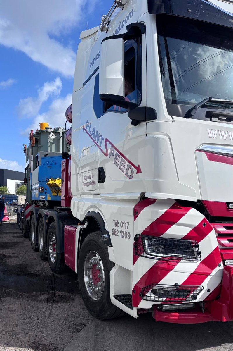 sparrowcranes's tweet image. ☕️ Keeping those tea cups boiling!

Our Liebherr LTM 1300-6.3 doing a full transformer move from reload at Hallen, Bristol, through to final installation on site in Abergavenny.

sparrowcrane.co.uk/2026/04/22/fro…

#crane #cranes #engineering #construction #craneoperators #craneoperator