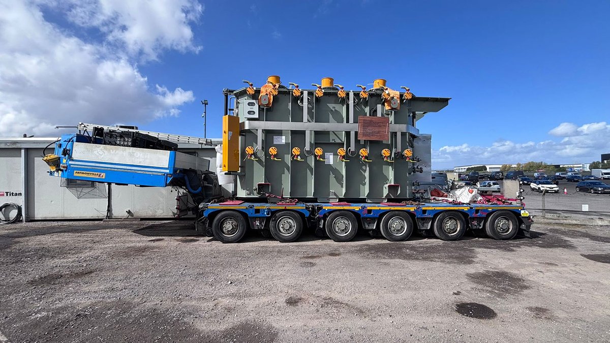 sparrowcranes's tweet image. ☕️ Keeping those tea cups boiling!

Our Liebherr LTM 1300-6.3 doing a full transformer move from reload at Hallen, Bristol, through to final installation on site in Abergavenny.

sparrowcrane.co.uk/2026/04/22/fro…

#crane #cranes #engineering #construction #craneoperators #craneoperator