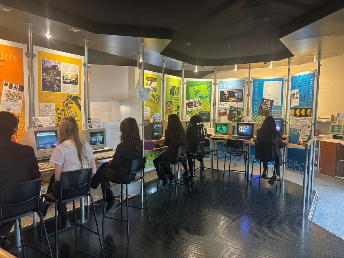 HamsteadHallAcademy tweet media