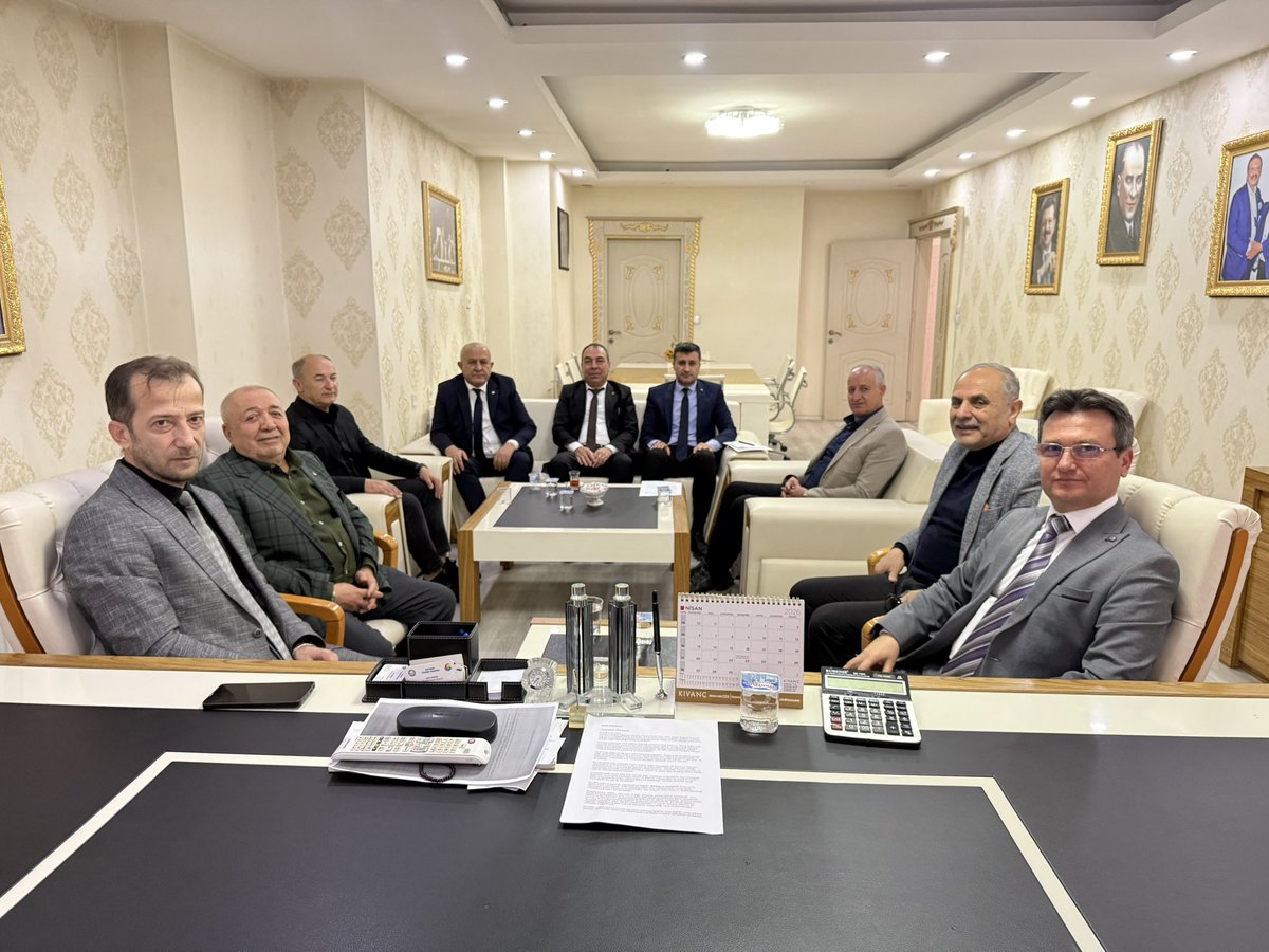batman_tb's tweet photo. Batman İl Defterdarı Muhittin Çelebi Şenses, Defterdar Yardımcısı Alper Gündoğdu ve Batman SMMM Odası Başkanı Mehmet Şah Ayaz, Borsa Başkanımız Arif Güneş ve meclis üyelerini ziyaret ettiler.Nazik ziyaretlerinden dolayı kendilerine teşekkür ediyoruz. https://t.co/XoM1xgL81Y