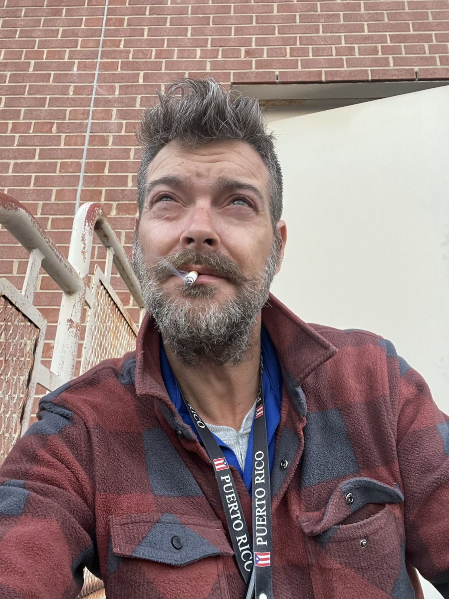 Heroplenty's tweet image. Halfway through the week here in the plant and it’s time for some fresh air!  Thinking about and chatting with the guys on the dock on who we should take to win at Talladega this Sunday… 🤔 #BuiltFordProud 🇺🇸 👊 #Solidarity