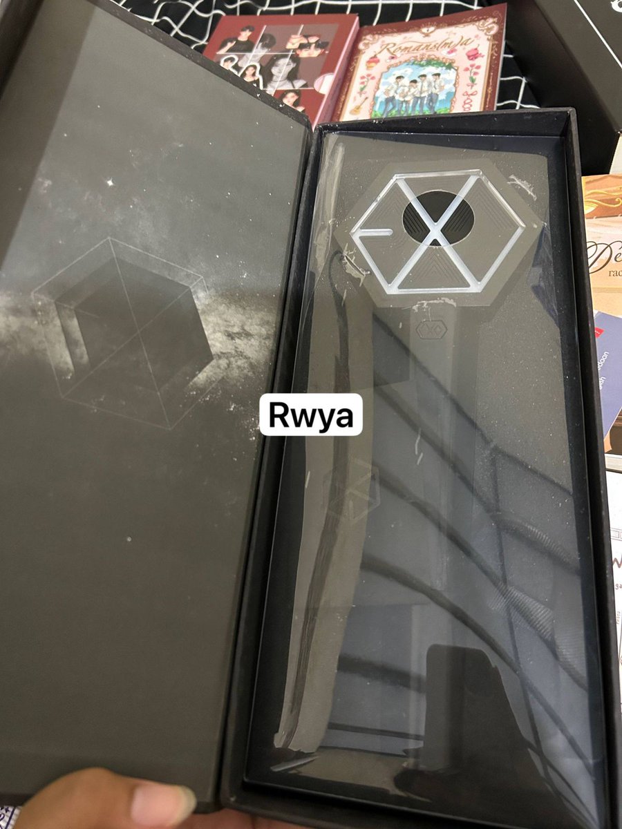 MeitsMa1's tweet photo. Wts lighstick exo official 
Eri yang mau konseran lagi cari lighstick aku lepas koleksiku ya
Good condition dan dijamin official ya guys
 bisa shopee
Ver 1 450k
Ver 2 550k minus sticker dipakai
#EXHORIZONinjakarta 
#EXOPLANET6inJakarta 
#wtsligshtickexo #WTSLIGHSTICKEXO #EXO https://t.co/46vNSxQCW3