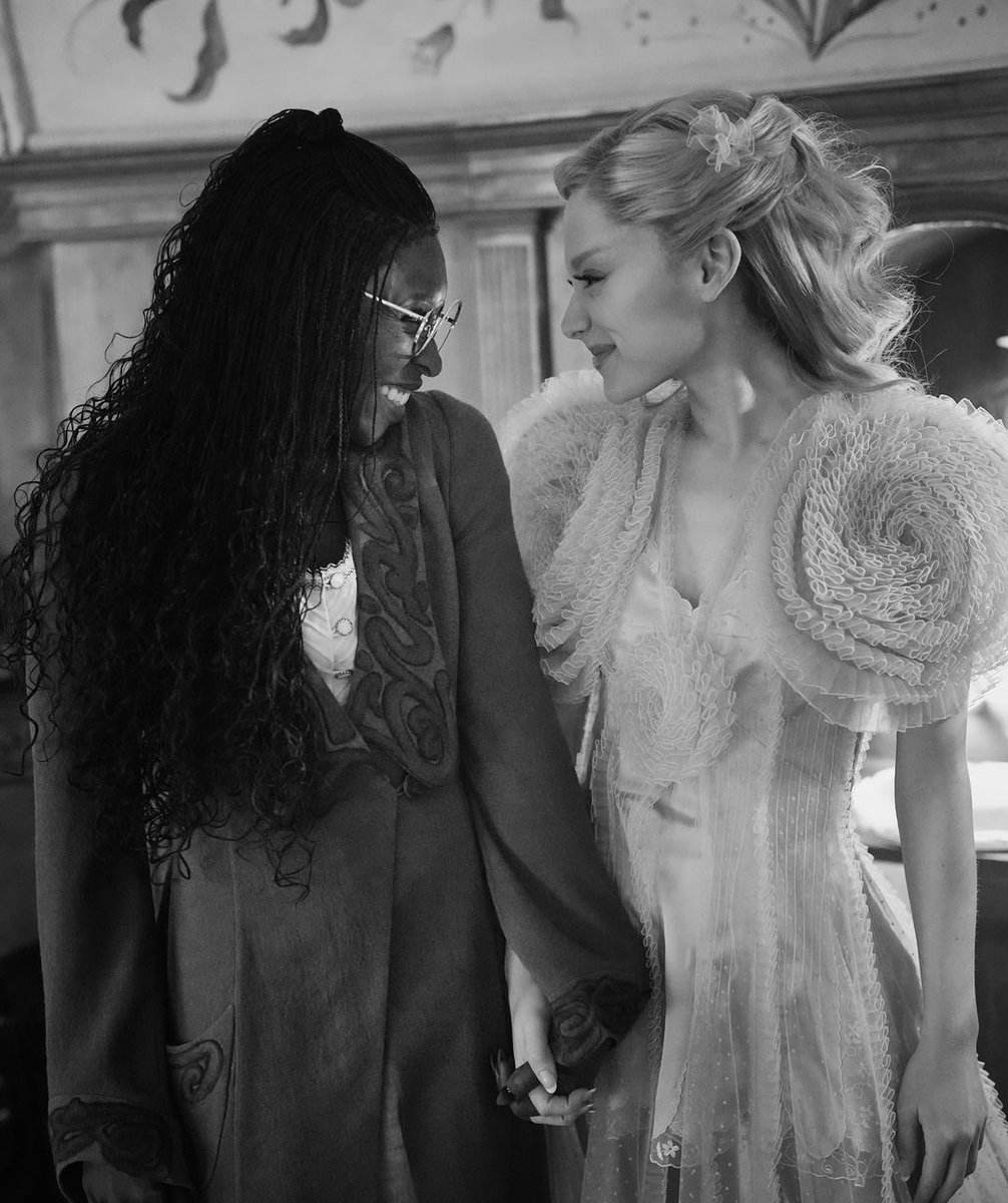 k1ttyvwonnie's tweet image. 🫧 [Weverse post] 240923  

🌙: 60 days until the Wicked movie ♡ 🧹🫧 ♾️

#ArianaGrande #Wicked