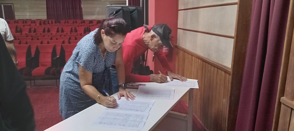 delgado_orialis's tweet photo. #MiFirmaPorLaPatria en #Mayabeque la respuesta firme de la sociedad civil de defender a la Revolución ante la amenaza del Gobierno de los EU de intervenir a #CubaEstáFirme
#CubaVencerá
#ACCSMayabeque https://t.co/mhbkGhxNTm