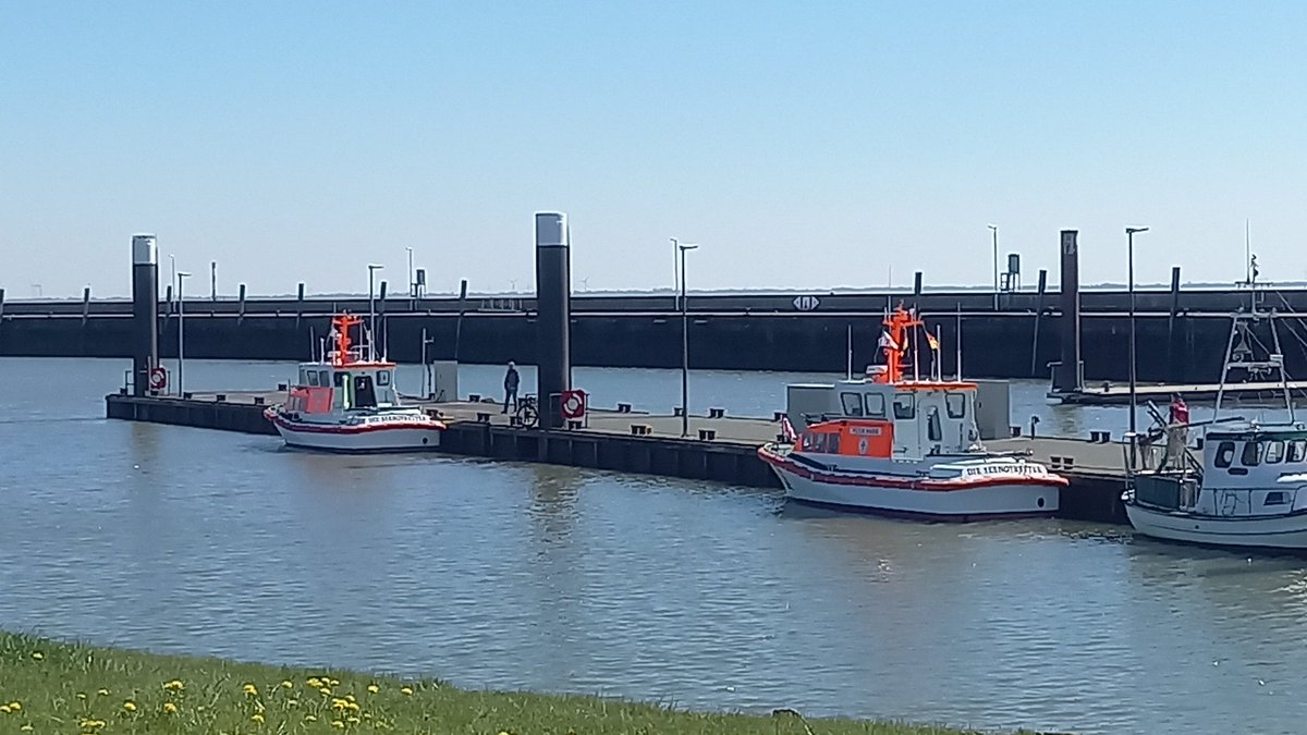 TeetrinkenderSeenotretter tweet media