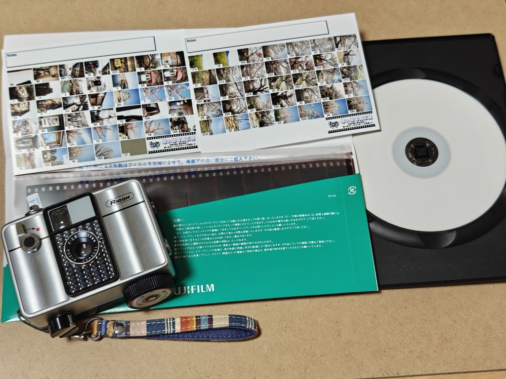 kuni_o_o_camera's tweet photo. AUTOHALFで撮影した
フィルムの現像が届いた

今回も感光なく無事に撮れていて
ホッとした

倉敷美観地区、
児島ジーンズストリート、桜と
春の思い出をフィルムで残せて嬉しい

📷  #RICOH  #AUTOHALF
🎞  #KodakGold 200 https://t.co/usIKR94ZU5