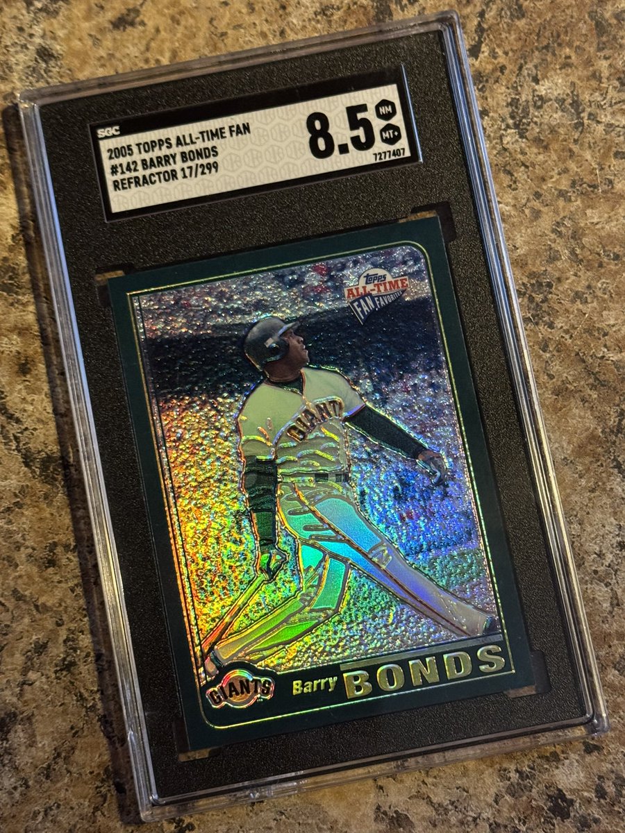 biggsdaddycool's tweet image. They certainly don’t make ‘em like they used to.

21 years ago! 😳 

2005 @Topps Fan Favorites @BarryBonds Refractor /299

#TheHobby