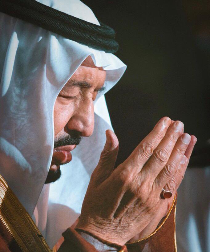 الملك سلمان بن عبدالعزيز آل سعود حفظه الله
ليس ملك المملكة فحسب .. بل والد وإمام أمة .

—- إمام المسلمين 🇸🇦