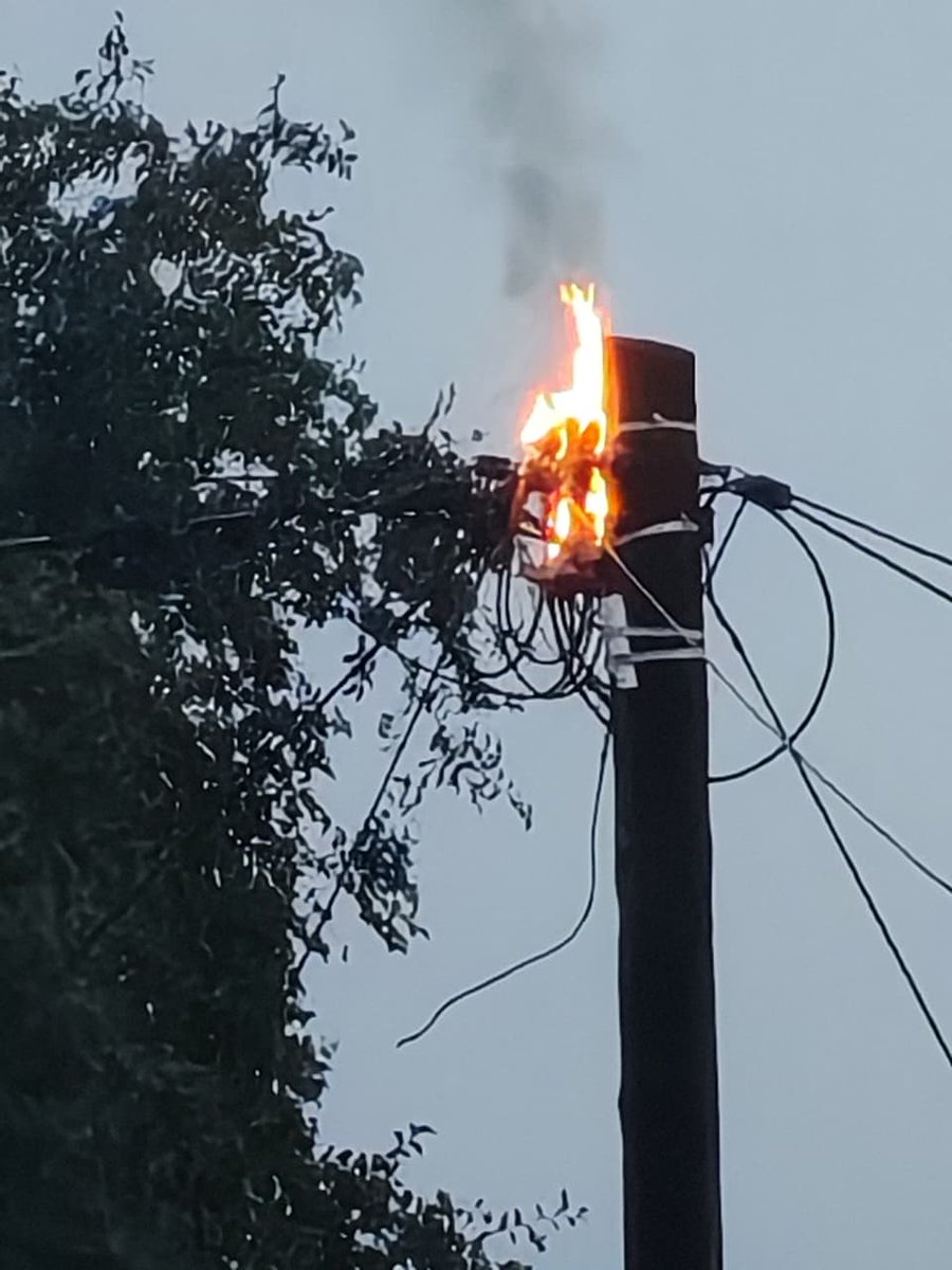 Eskom_SA's tweet image. #EskomNorthWest 
#Mahikeng #PowerOutage 

Eskom is aware of power outages affecting Mahikeng and surrounding areas following a severe storm with heavy rain, strong winds and lightning, which damaged electricity infrastructure. Technicians are on site attending to faults. At this