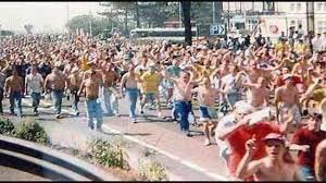Yorkshire_Tales's tweet photo. “At the moment there are a thousand Leeds fans heading up Holdenhurst Road to try and force their way into Dean Court. We can't guarantee your safety if you stay open. I'd pull the shutters down if I were you."#Bournemouth90 

#LUFC #MOT #80sLeeds #ALAW 

https://t.co/kavsPsHdLX https://t.co/C1TsnYiLDT