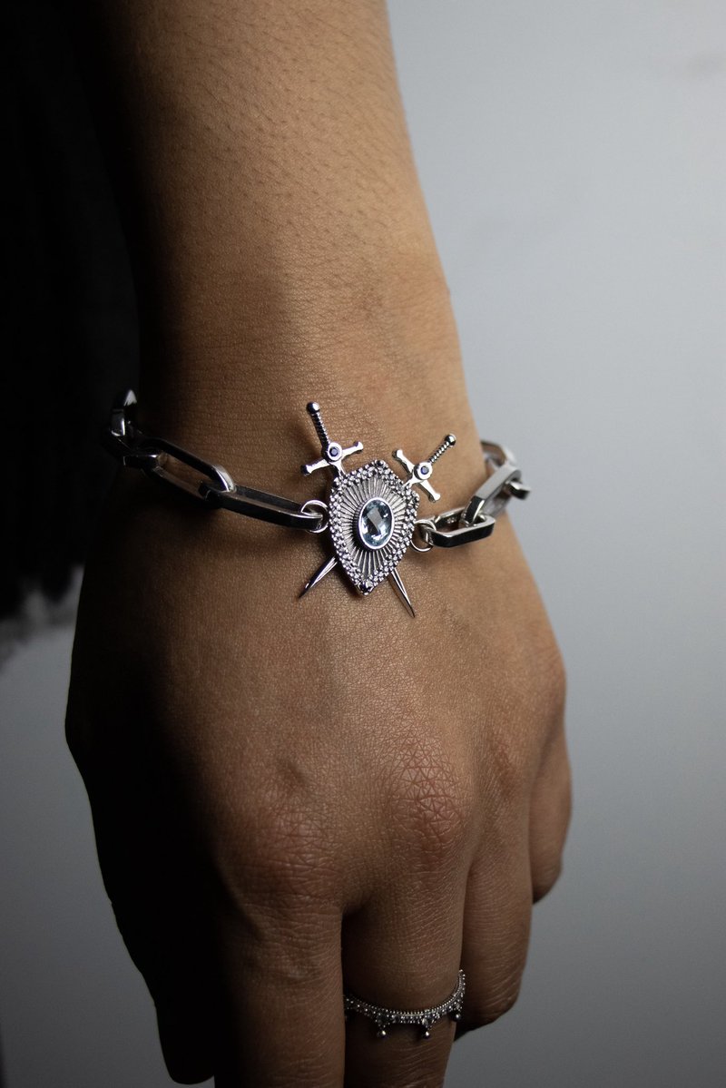 BAJ_UK's tweet image. Student Spotlight: Aaron Beeby ✨⚒️

A collection of bold, characterful pieces created by Aaron, his work demonstrates a strong understanding of detail and construction, combining technical precision with a distinctive eye for design.👏

#jewellerydesign #studentspotlight