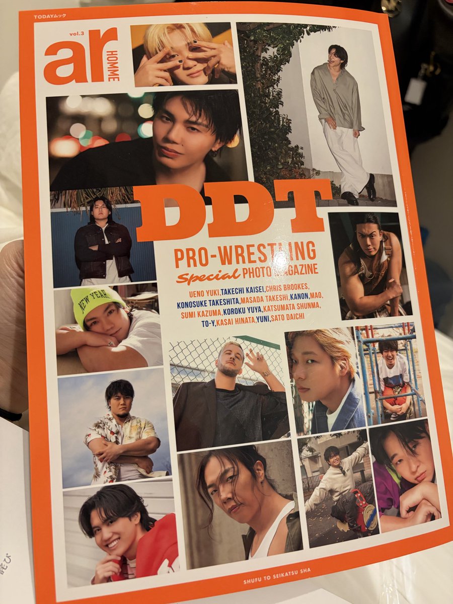 tamata__ma37's tweet image. なかなか届かないなぁ🤔と昨日あたりに思ってたら、なんと全出演者のサイン入りで届いた！
あら〜めっちゃありがとうar🤍

「本に不備があり多大なるご迷惑を」ってイベントでもメールでも何度も言ってくれてたけど、
逆にこんなサービス満載で届いて感謝なんやが、何があったんやろ😂

#ddtpro
#ar