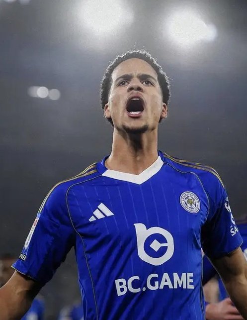 garistengah_id's tweet photo. 10 tahun setelah merajai Premier League, Leicester City resmi turun ke League One.

Kecelakaan helikopter yg merenggut nyawa Vichai Srivaddhanaprabha benar mengubah nasib the Foxes.

Bukan hanya degradasi, 4 tahun terakhir mereka jg merugi s/d £200jt.

Namun mereka turun bukan tanpa catatan positif:

— Jordan James terpilih sebagai pemain muda terbaik Championship.

— Divine Mukasa memperlihatkan kualitasnya sebagai gelandang serang eksplosif.

— Luke Thomas & Hamza Choudhury menjelma jadi sosok senior yang bisa diandalkan oleh klub.

Sayangnya semua itu tidak cukup menyelamatkan The Foxes.

Klub yg mengingatkan dunia bahwa keajaiban itu masih ada, akan satu divisi dengan Wigan, Reading, dan Blackpool di 2026/27.