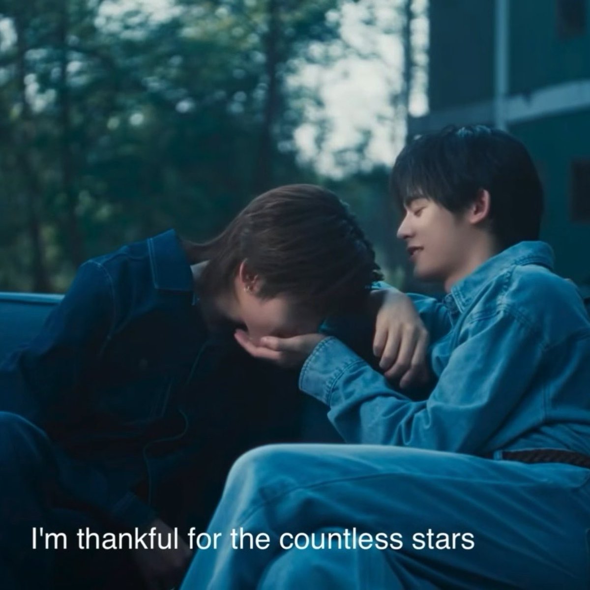 j. 🧦🌈 tweet media